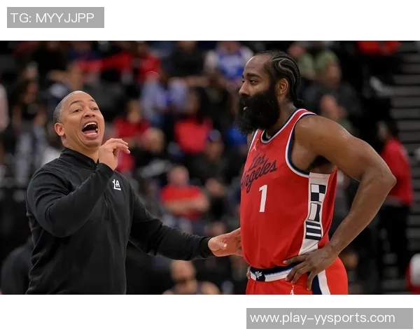 快船逆转19分再创佳绩小卡吸引防守三人展现团队实力 快船逆转19分再创佳绩小卡吸引防守三人展现团队实力